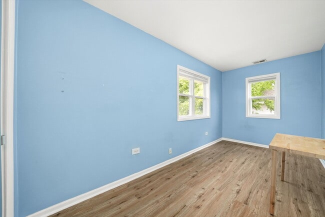 Building Photo - Stylish 4-Bedroom Home with Room to Work, ...