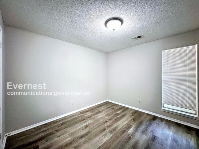 Building Photo - 3760 Heathcliff Dr