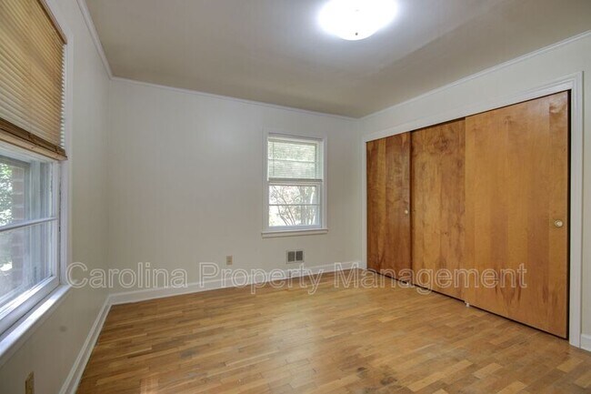 Building Photo - 607 W 19th Ave
