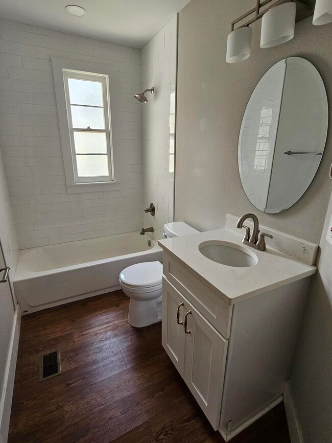 Building Photo - 4 W De Soto St