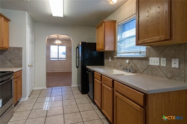 Building Photo - 3803 Lyna Ct