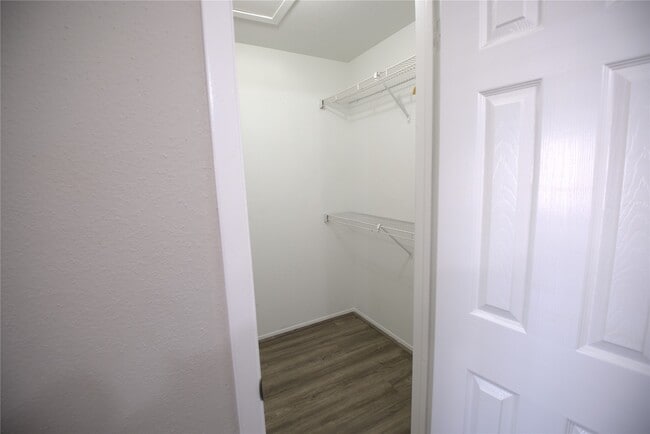 Building Photo - 4444 Victory Dr