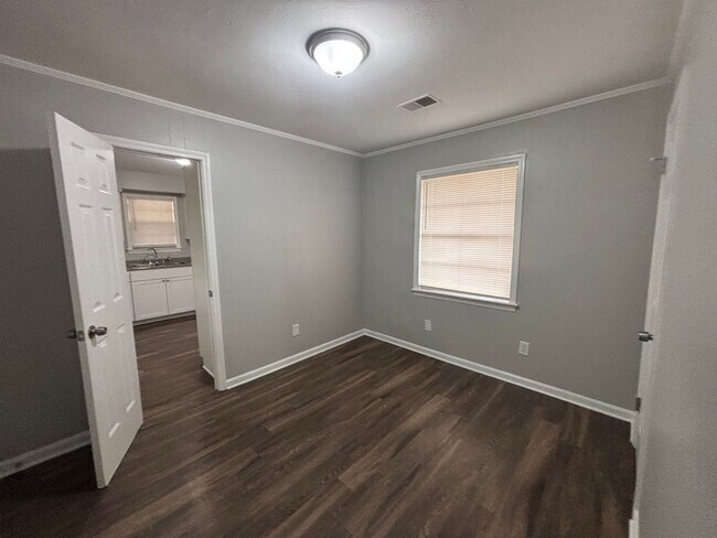 Building Photo - 2370 Hillside Ave