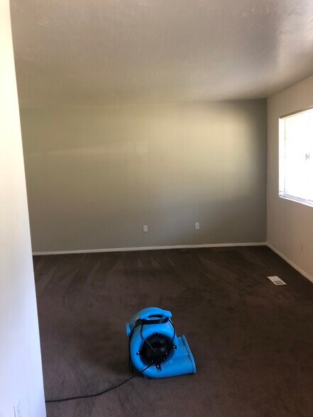 Building Photo - 1039 E 8600 S