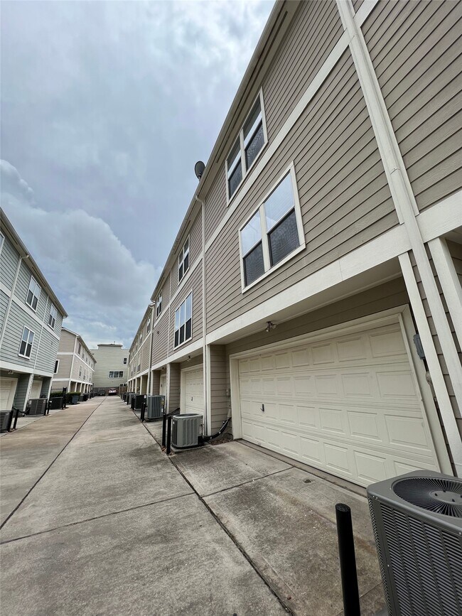 Building Photo - 1728 Bevis St
