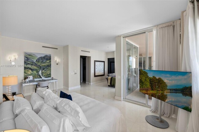 Building Photo - 7133 Fisher Island Dr