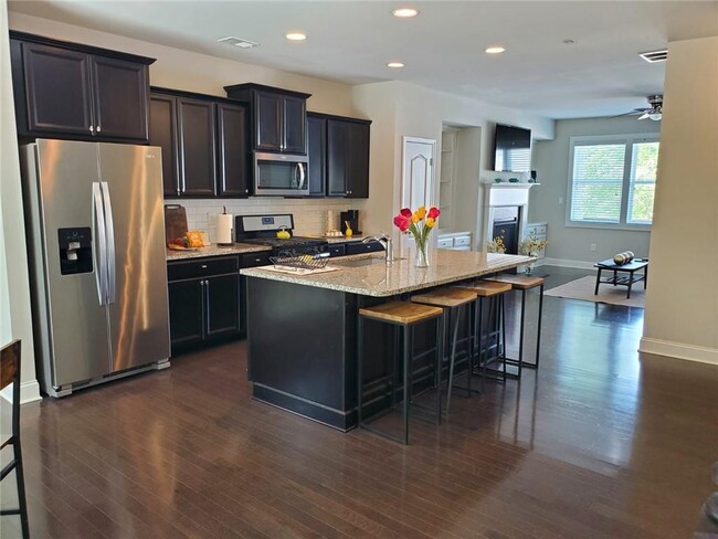 Building Photo - 201 Aventine Ln