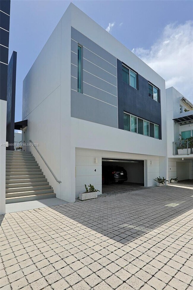 Building Photo - 7520 SW 59th Pl