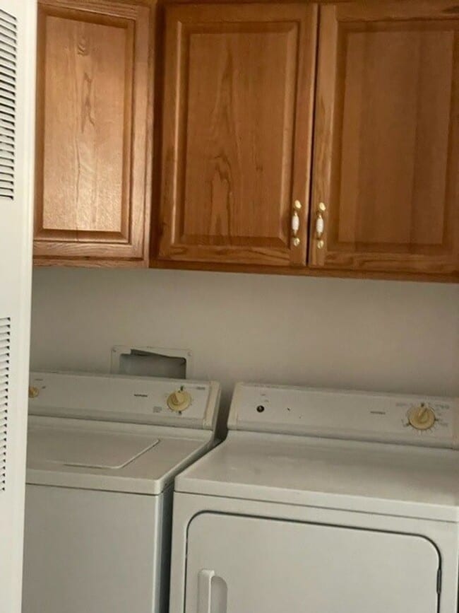 Building Photo - 273 Miriam Way