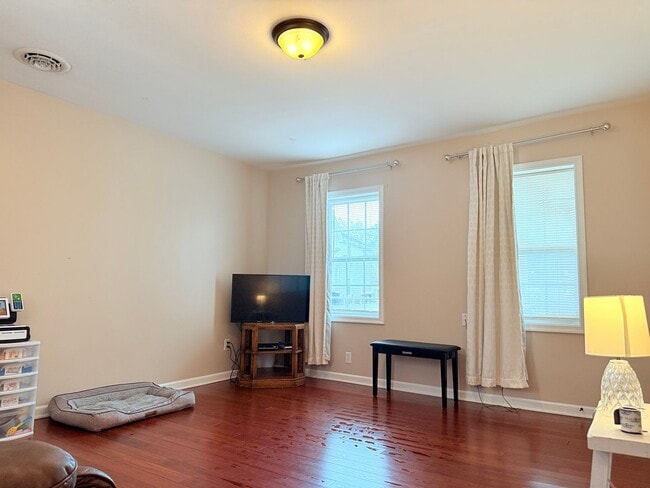 Building Photo - Modern Charm & Walkable Downtown Living in...