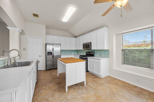 Building Photo - 4702 Forest Home Dr