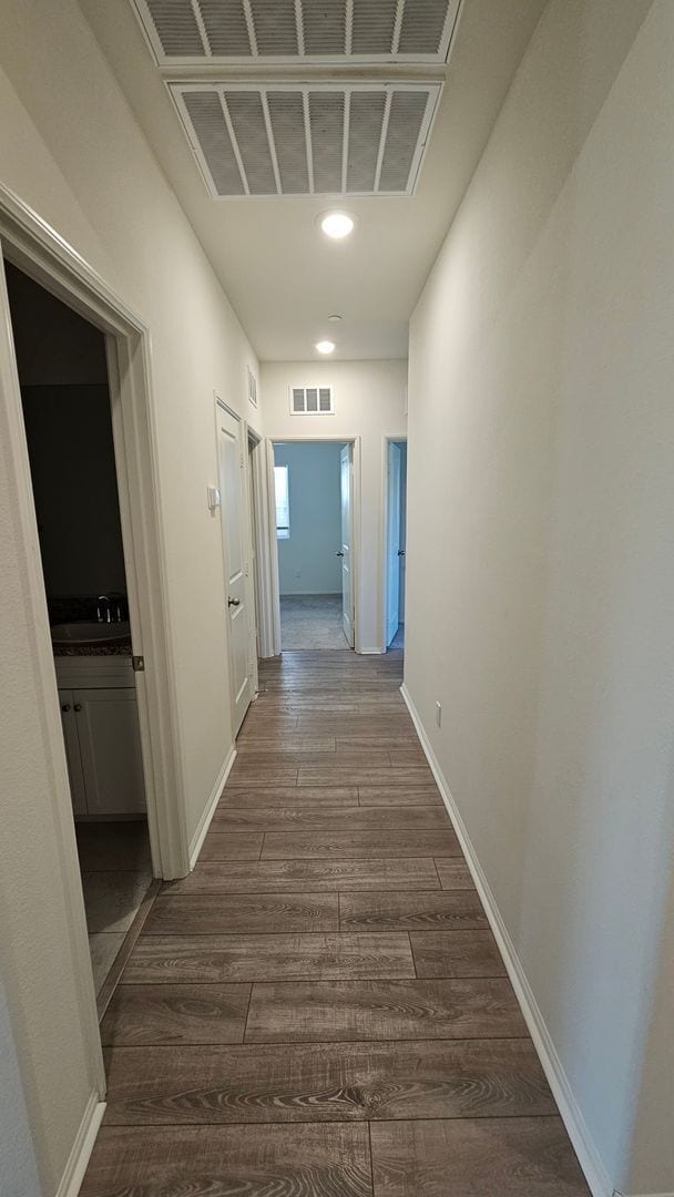 Building Photo - Modern 4 Bedroom Home in City in the Hills