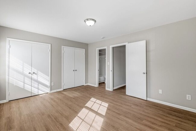 Building Photo - Updated 2-bedroom, 2.5-bath property Greensboro!