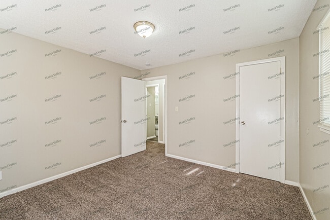 Building Photo - 8506 Crystal Ave