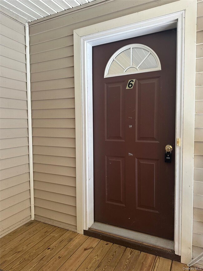 Building Photo - 105 N Montgomery St