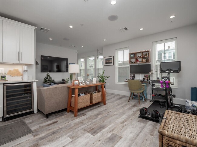 Building Photo - 45 L St