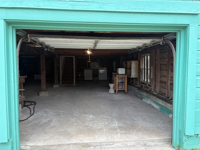 Building Photo - 2011 33rd St