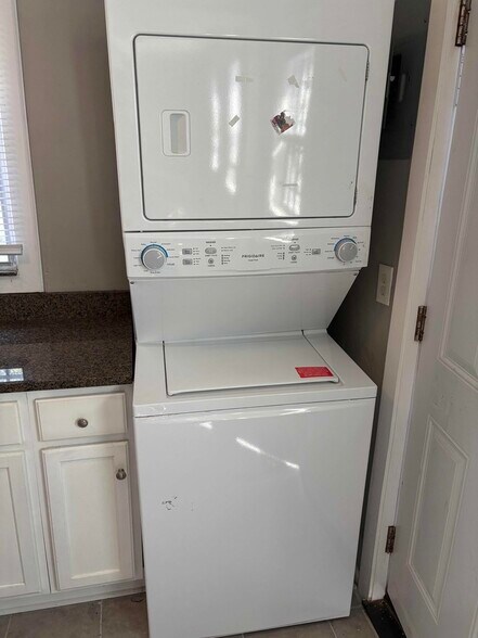 Building Photo - 4409 Ave I