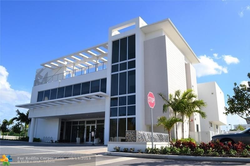 Building Photo - 6302 NW 104th Path