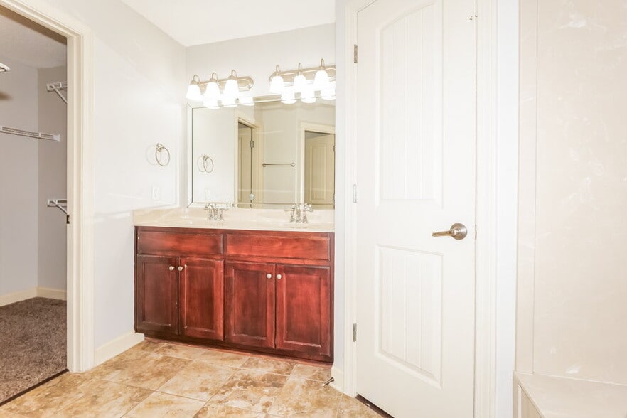 Building Photo - 3835 Farm Pond Cove W