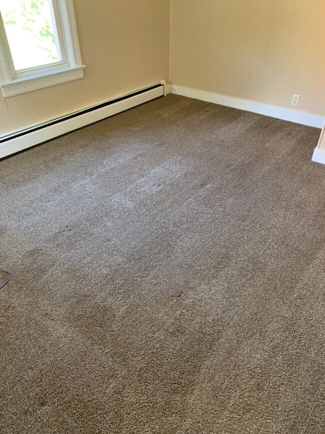 Building Photo - 2BR home in Bangor available 10/5/25!