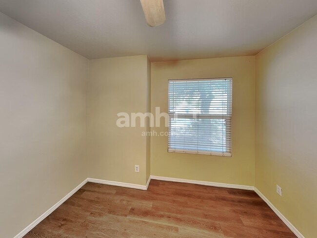 Building Photo - 3002 N 130th Ave