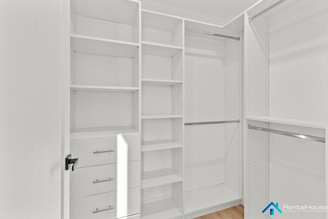 Building Photo - 2821-2822 Avenel St