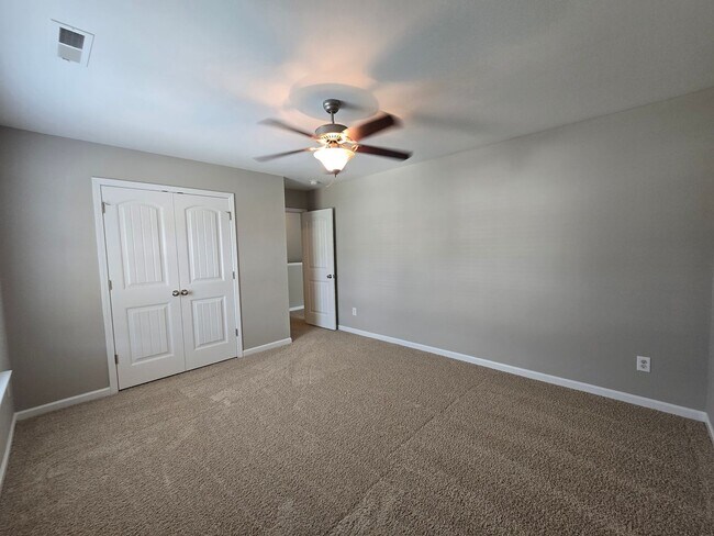 Building Photo - 271 River Oak St