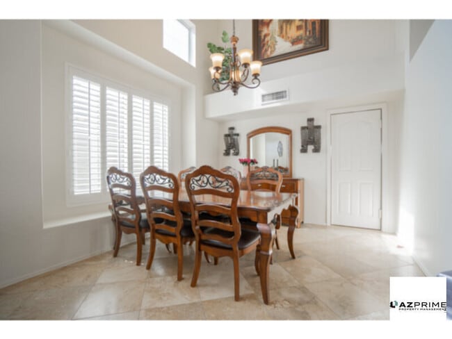 Building Photo - Live large in this Gorgeous 4/3 Unfurnishe...
