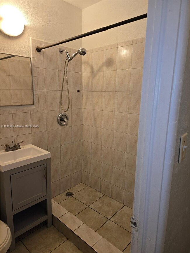 Building Photo - 215 30th St