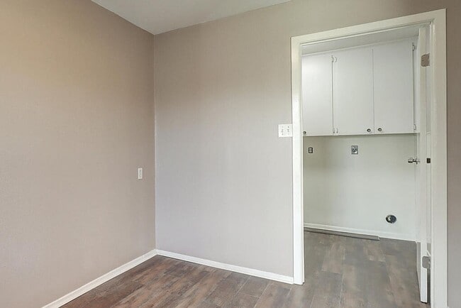 Building Photo - 10921 Shady Ln