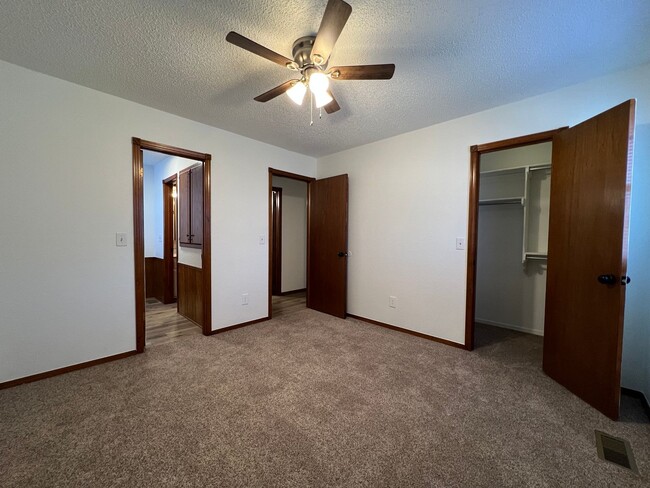 Building Photo - Renovated 3-Bedroom Home Near Tinker AFB