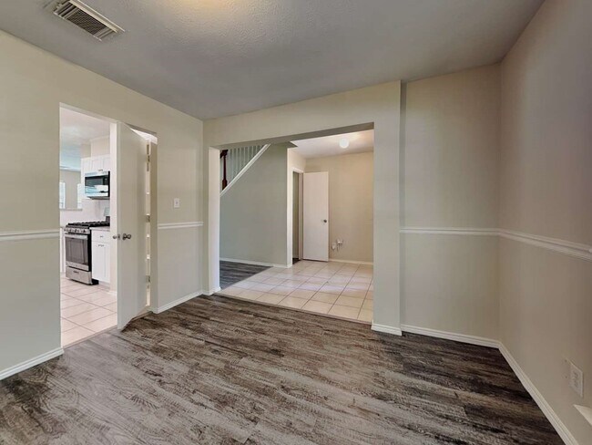 Building Photo - 9206 Rosewell Ct