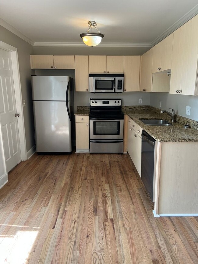 Building Photo - 2 bed / 2 bath townhome in Pelican Cove