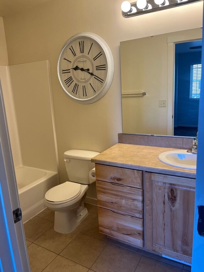 Building Photo - 3 Bedroom 2 1/2 Bath