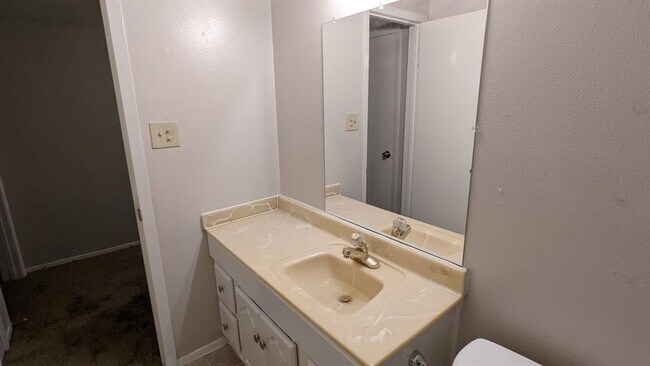 Building Photo - 6815 Moss Oaks Dr