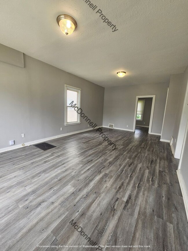 Building Photo - There is a $25 fee per application and eve...