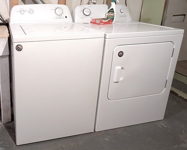 Building Photo - 813 E Pearl St