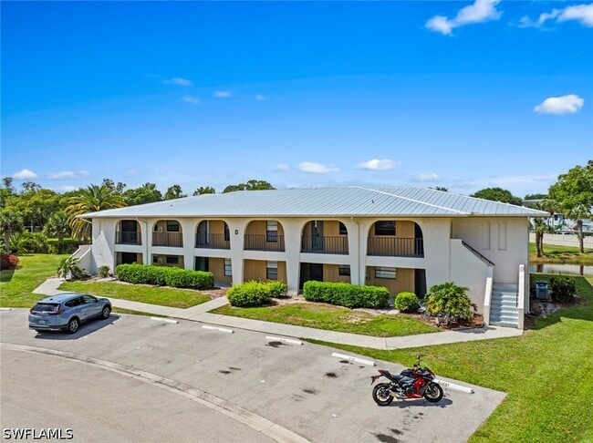 Building Photo - 151 Cypress Way E