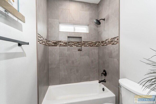 Building Photo - 86 Torrey Pines Dr