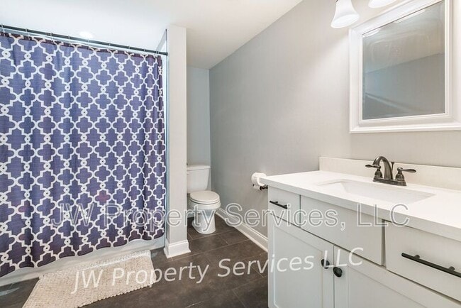 Building Photo - 324 N Roman St