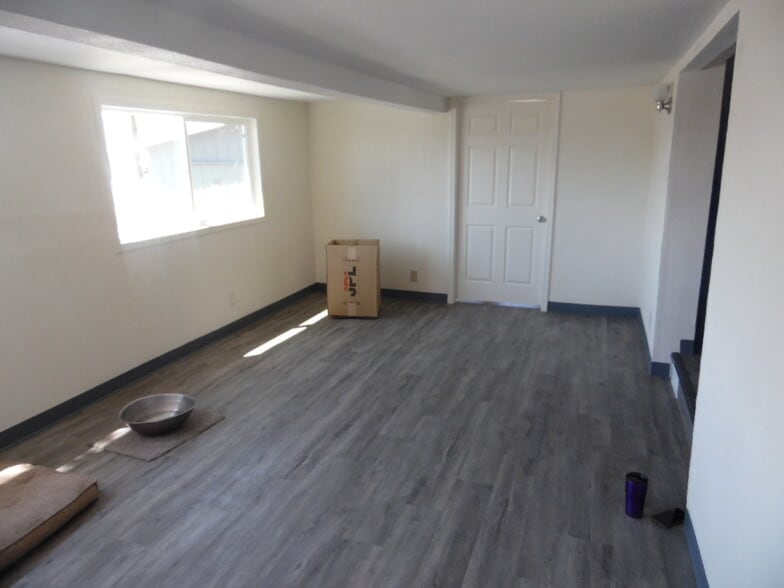 Living room - 208 Mohawk Dr