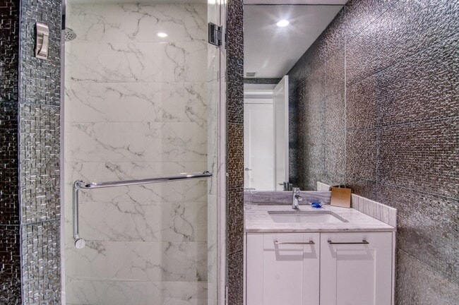 Building Photo - 1 Water Clb Wy