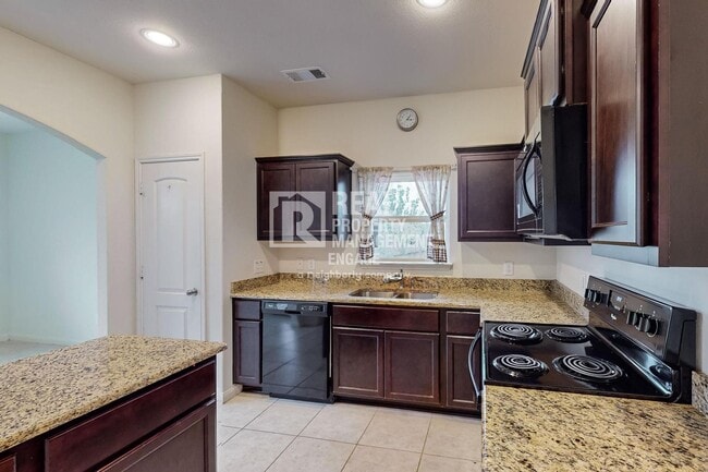 Building Photo - 3 Bedroom Single-Story Home available For ...