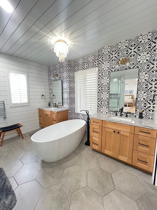 Building Photo - Beautifully Furnished Home in Huntington Beach