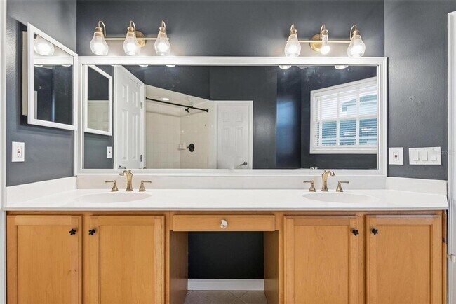 Building Photo - 7 Deerwood St