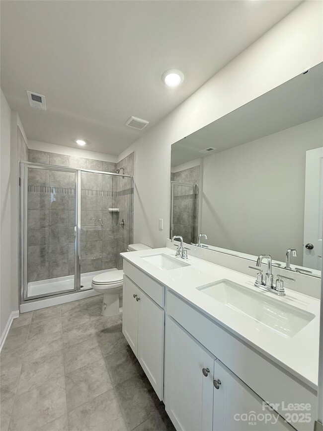 Building Photo - 6337 Fairfax Ct