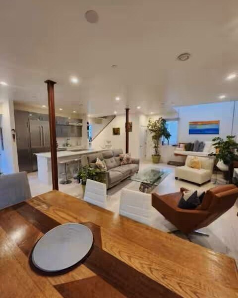 Building Photo - 45 Hawthorne St