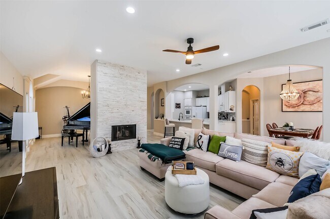 Building Photo - 10010 Forest Spring Ln