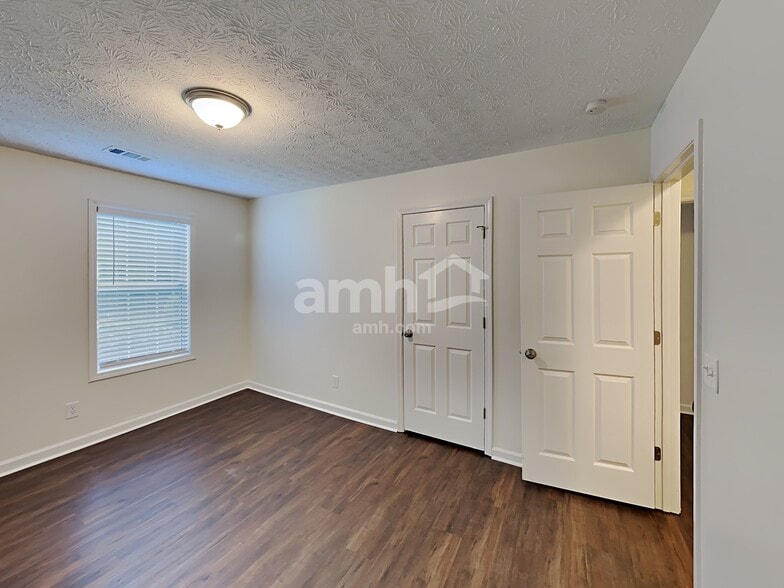 Building Photo - 3471 Erin Glen NW